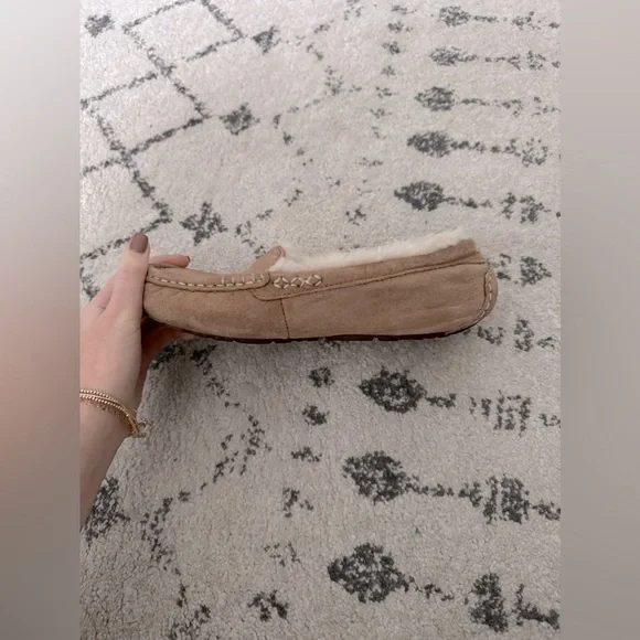 UGG moccasins - Picture 4 of 4